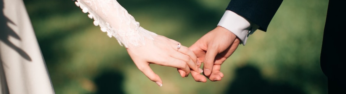 Let's get married and gift those kids! Banner Image